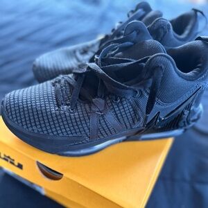 Nike Lebron Witness VII Size 7